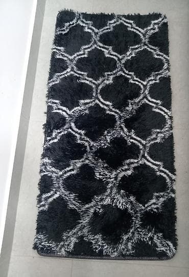 Antique Decor: Mekani plisani tepih pravougaonog oblika u crno‑sivoj kombinaciji — 1