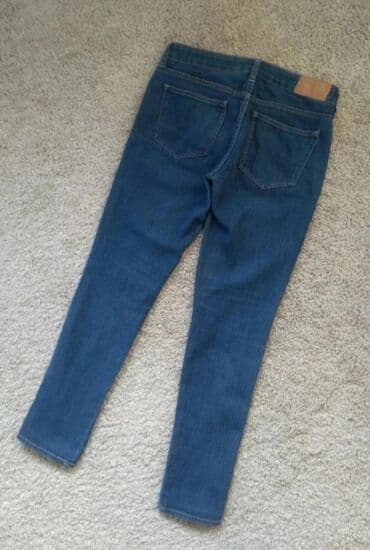 H&m farmerke odlične su. Velicina 38/m rastezu se 2cm. Mere