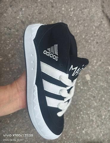 Patike: Adidas
36 do 40 — 5