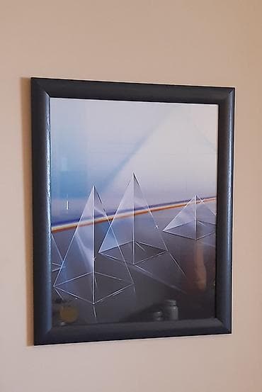 slika macke crtez: Uramljeni poster – geometrijske staklene piramide sa spektralnom — 1