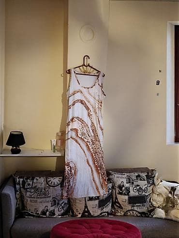 letnje svecane haljine: Letnja midi haljina bez rukava - Boja: bela osnova sa apstraktnim — 1