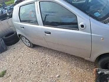nodi auto: FIAT PUNTO 3 VRATA KOD BOJE 647 | Ostala su samo zadnja leva na — 2