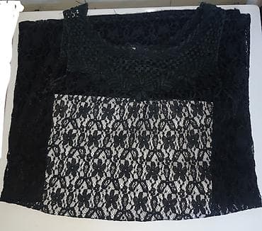 parka h: Crna čipkana haljina – veličina S - Model: kratka haljina bez rukava — 4