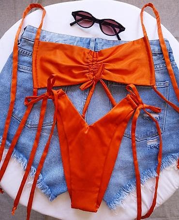 ogrtac za kupaci: Bikini set – narandžasti, sjajni materijal - Dvodijelni kupaći kostim — 1