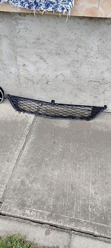 Vozila: Prednji levi blatobran i delovi maske za Mercedes-Benz. B 170 Opis: - — 2