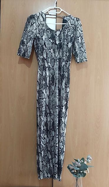 Haljina midi dužine sa „snake print” dezenom. - Kroj: uska silueta na lalafo.rs Haljina midi dužine sa „snake print” dezenom. - Kroj: uska silueta