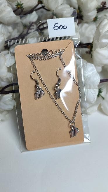 svecani sako: Set nakita – ogrlica i minđuše sa priveskom bebinih stopala - — 3