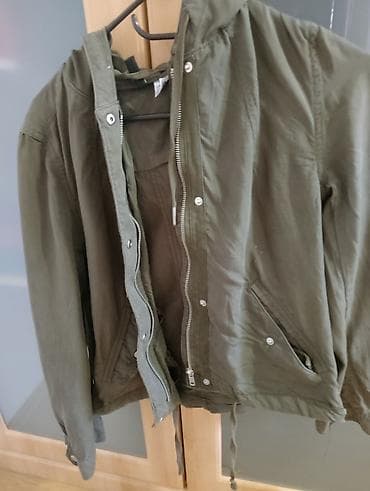 kaput do poda: Ženska jakna sa kapuljačom – maslinasto zelena - Model: ležerna — 2