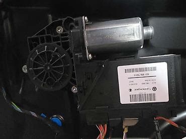 mreza za auto stakla: MOTORIĆI PODIZAČA STAKLA ZA PORSCHE CAYENNE OD 2005. DO 2009. GOD — 1