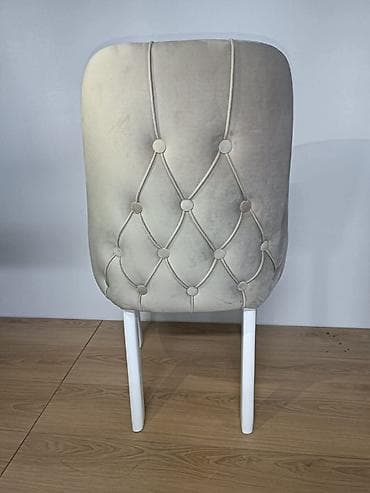 stilski stolovi za trpezariju: Tapacirana stolica sa dugmićima (chesterfield stil) - Presvlaka: meki — 2