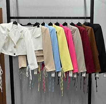 torbice za devojke: Damski komplet – kratki sako i suknja-šorts - Kroj: moderan cropped — 4