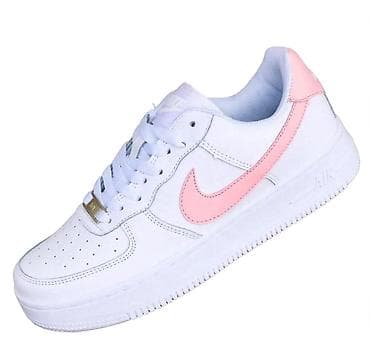 Nike Air Force 1 ženske patike – bela boja sa ružičastim Swoosh