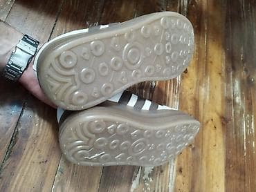 narandžaste patike: Adidas patike – bele sa braon detaljima - Model sa tri prepoznatljive — 2