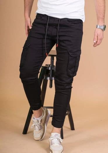 muške pidžame c a: JEANS FARMARICE TOP KVALITET Cena 3200 dinara Brojevi 40 Dzeparke — 6