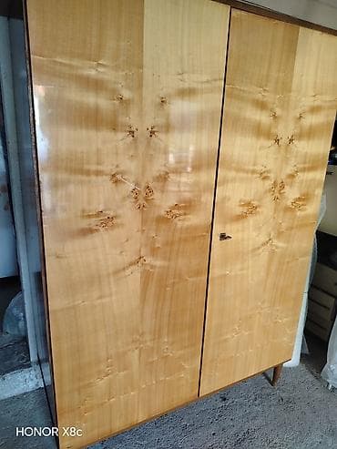 vitrine retro: Retro spavaća soba: - 2 kreveta(bez dišeka), - 2 ormara, - 2 komode — 6