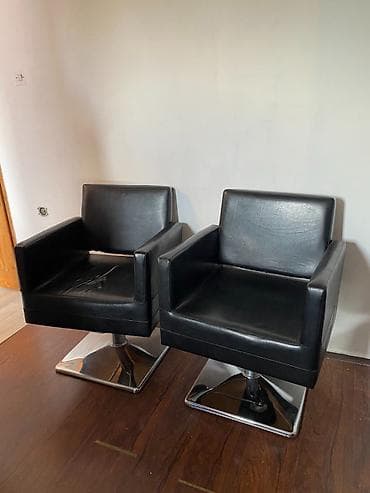 kupujem prodajem polovni nameštaj: Na prodaju kompletna oprema za frizerski salon 2 držača za noge 2 — 2