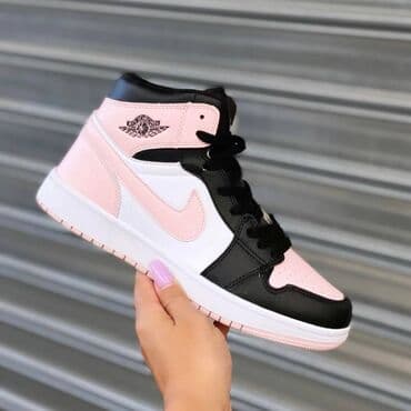 čizmice za zimu: Jordan Air 1 duboke jordanke

Novo
Brojevi 36 do 46 — 6