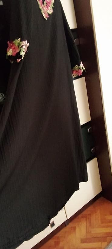 suknja m: Crna haljina sa cvetnim vezom - Model: ravna, dugačka do ispod — 4