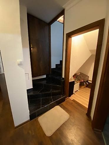 Stanovi: 200 kv. m, 6 soba — 9