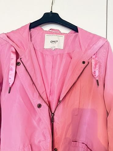 mona roza torbica: ONLY ženska lagana jakna sa kapuljačom – roza - Brend: ONLY - Model — 3