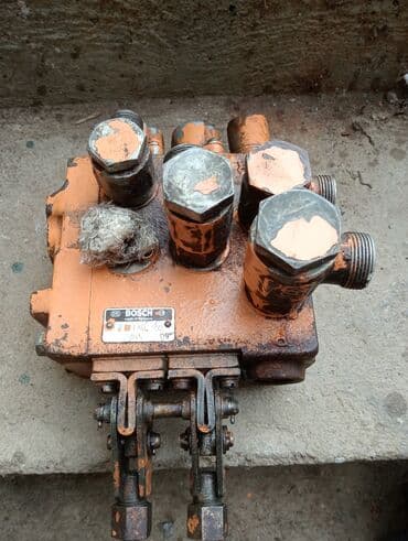 cekrk za auto prikolice: Razvodnik hidraulike Bosch — 1