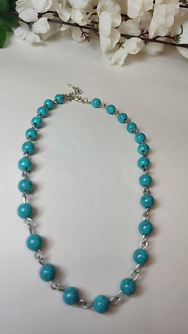 pepco kutije za nakit: Ogrlica sa tirkiznim perlama - Ručno nizana ogrlica od okruglih — 1