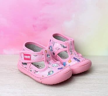 Todor patofnice, lake i udobne. Pogodne za visok ris. Gazište je kožno