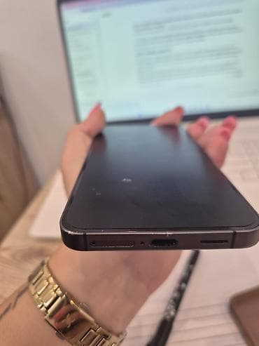 samsung laptop: Samsung s24

256 GB

Kutija + maska + original USB 

Baterija 98% — 6