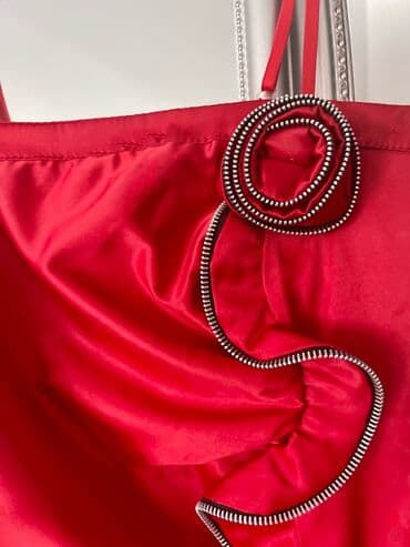 zenske pantalone h m: Црвена елеганција за Нову годину! Усуди се да заблисташ у овом — 3