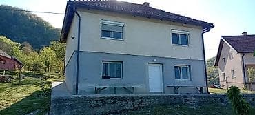 Kuća sa imanjem i pomoćnim objektima – grejanje na drva dva nivoa - — 3