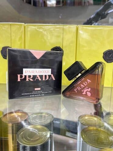 Donji delovi trenerke: Parfem 
pk — 1