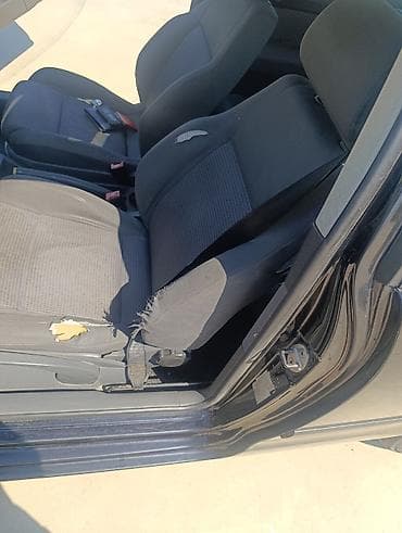 1000 litara je: Volkswagen Polo 1.4,plin trovratni hatchback, crna boja. Ključne — 6