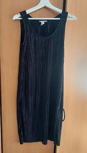 odece: Crna plisirana haljina bez rukava - Boja: crna sa blagim sjajem - — 2