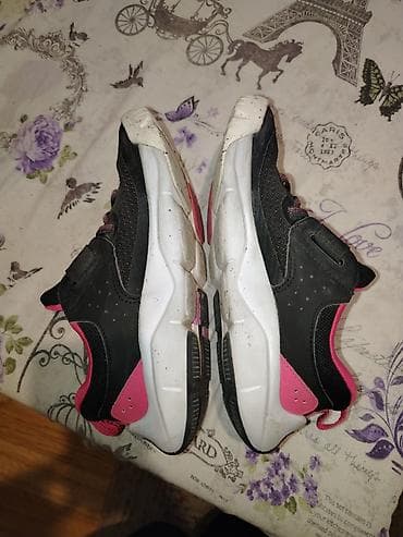 women secret obuca: Dečije sportske patike – crno/ružičaste - Model: patike sa elastičnim — 3