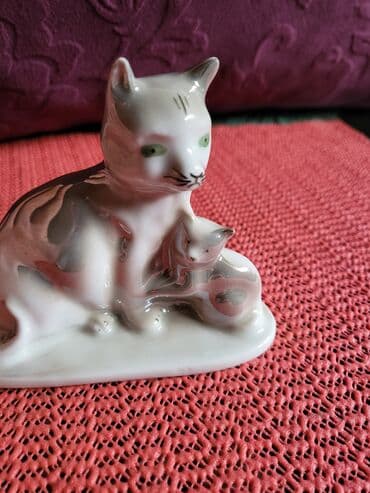 set porcelanski: Porcelanska nova figura iz 70ih. Visina. 8,5cm — 3