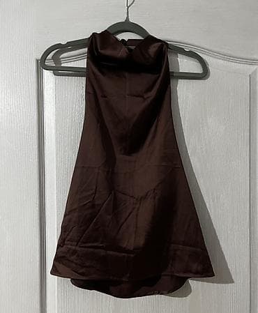 Satenasti top bez rukava – braon - Model: halter/korset kroj sa na lalafo.rs Satenasti top bez rukava – braon - Model: halter/korset kroj sa