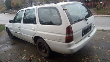 Auto delovi: Ford Escort karavan – bele boje - Karoserija: karavan, 5 vrata - — 3