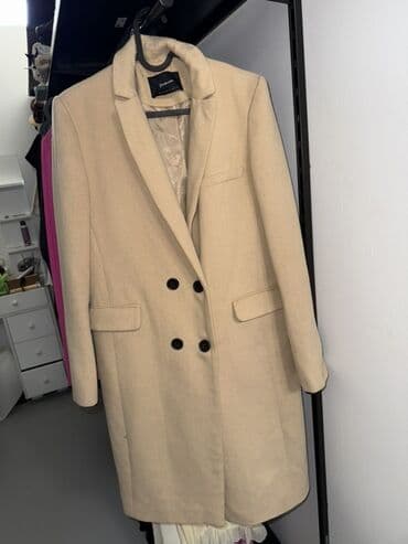 Fur coats: Bershka, M, Single-colored, With lining — 1