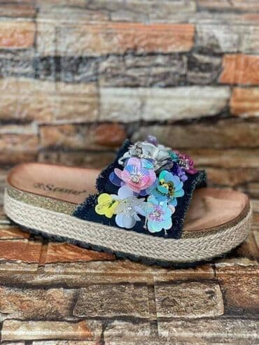 dsquared2 papuce: 36-40
1500din — 9