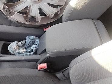 NASLON ZA RUKU ZA VOLKSWAGEN GOLF 5 | Naslon za ruku Golf 5 Ostali na lalafo.rs NASLON ZA RUKU ZA VOLKSWAGEN GOLF 5 | Naslon za ruku Golf 5 Ostali