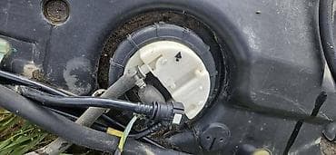 pritisak u gumama 19565 r15: REZERVOAR PUMPA GORIVA ZA PEUGEOT 206, 306 — 2