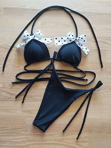 bikini: Crni dvodelni kupaći kostim – trouglasti bikini sa mašnama na tufne - — 6