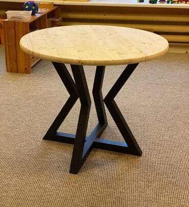 tabure sa prostorom za odlaganje: Postolje za sto br57 Dimenzija 70x70cm Materijal : Metalna cev 50x50 — 4