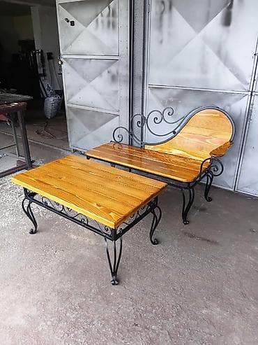 Prelepa garnitura od kovanog gvozdja koja se sastoji od klupe sa na lalafo.rs Prelepa garnitura od kovanog gvozdja koja se sastoji od klupe sa