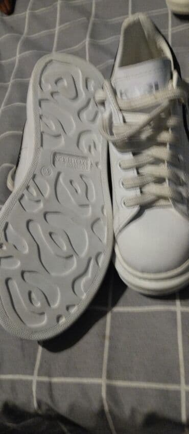 jordan 1 mid srbija: Mokasine, 39 — 3