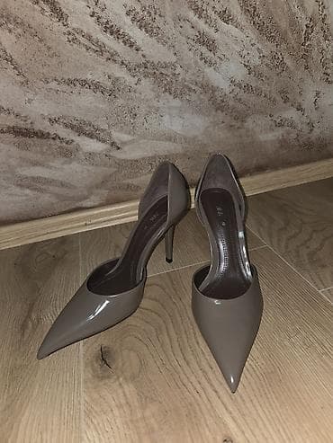 salonke broj 35: Zara salonke sa špicastim vrhom i visokom tankom štiklom. - Model — 1