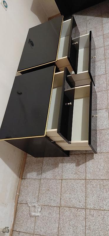 polovne ugaone garniture beograd: Set crnog visokog sjaja sa zlatnim detaljima – toaletni sto/komoda — 7