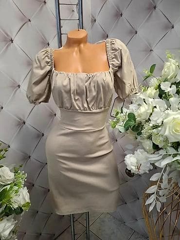 parka s: Ženska mini haljina s puf rukavima i otvorenim leđima na pertlanje — 4