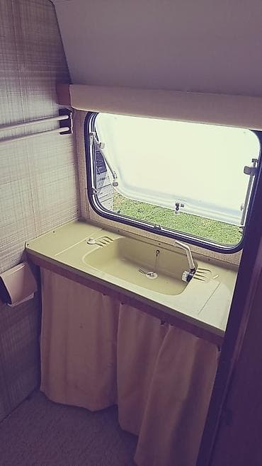 polovne kamp prikolice do 500 evra: Turistička kamp prikolica – retro enterijer sa dnevnim boravkom i — 4