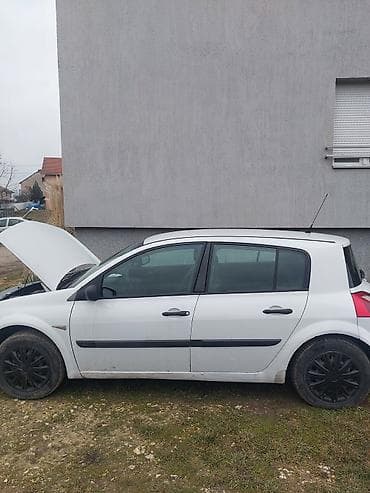 Prodaja automobila: Renault Mégane II, bele boje, hečbek sa 5 vrata. Pogonsko rešenje sa — 5